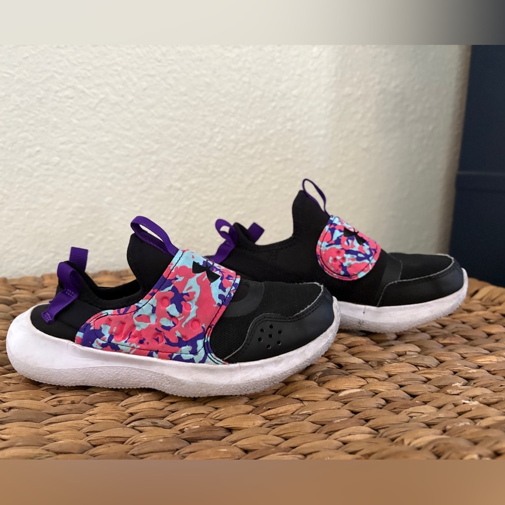 Under Armour Sneakers (2.5Y)